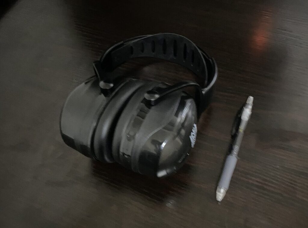 シンが使用しているイヤーマフ